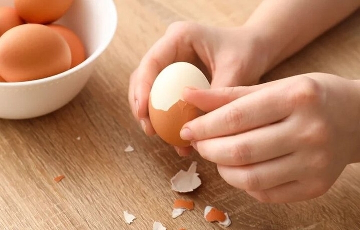Nhiều người e ngại trứng vì chứa nhiều cholesterol. (Ảnh minh hoạ)