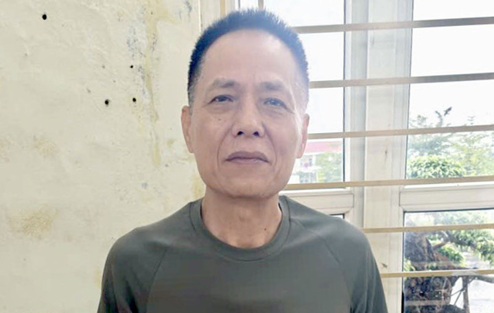 Văn phòng Cơ quan CSĐT Công an TP Hải Phòng ra Quyết định khởi tố bị can và thi hành Lệnh bắt bị can để tạm giam đối với Tạ Tòng Đông (Tạ Viết Đông). (Ảnh: Công an cung cấp)