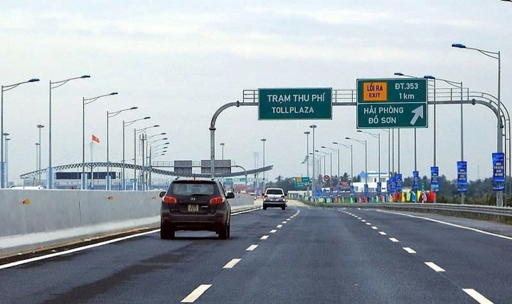Đề xuất mới của Cục CSGT giúp giải quyết tình trạng nhiều tài xế ôm làn trái trên cao tốc. (Ảnh: VOV)