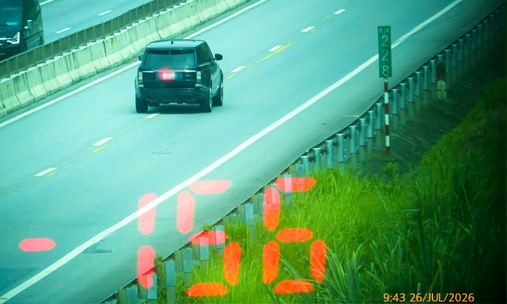 Nữ tài xế chạy với tốc độ 156 km/h tại Km228 cao tốc Nội Bài - Lào Cai. (Ảnh: CACC)