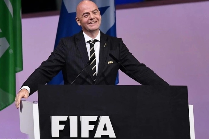 Ông Infantino gặp rắc rối.