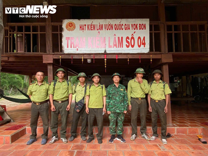 Hạt kiểm lâm vườn quốc gia Yok Đon tuần tra bảo vệ rừng, bảo vệ đất nước.