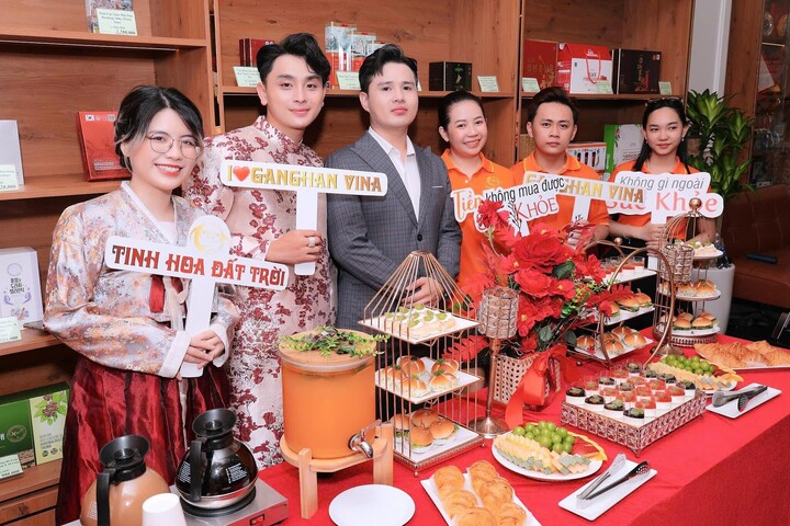 Đội ngũ nhân sự Ganghan Vina tại không gian hoạt động của doanh nghiệp.