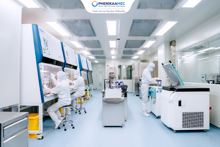 Hệ thống phòng sạch chuẩn GMP có đủ máy ly tâm tế bào, công nghệ AXP® II phân lập tế bào gốc tự động.