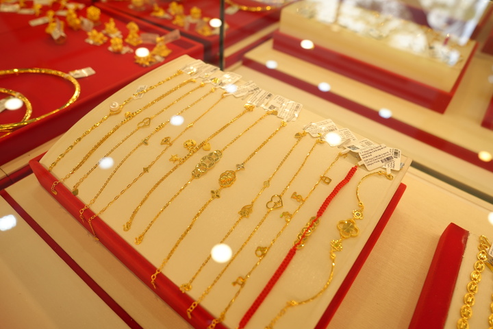 Giá vàng tiếp tục đi xuống.