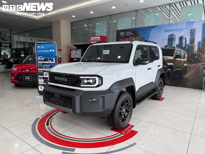 Toyota Land Cruiser FJ được Toyota Việt Nam ph&acirc;n phối với một phi&ecirc;n bản sử dụng động cơ xăng 2.7L, hệ dẫn động 4WD v&agrave; gi&aacute; b&aacute;n từ 1,198 tỷ đồng. (Ảnh: PT)