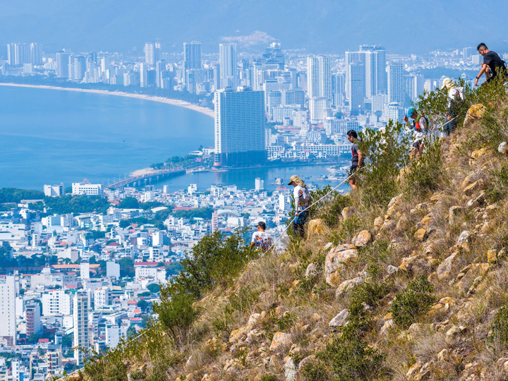 Đô thị Nha Trang nhìn từ núi Cô Tiên. (Ảnh: N.H)