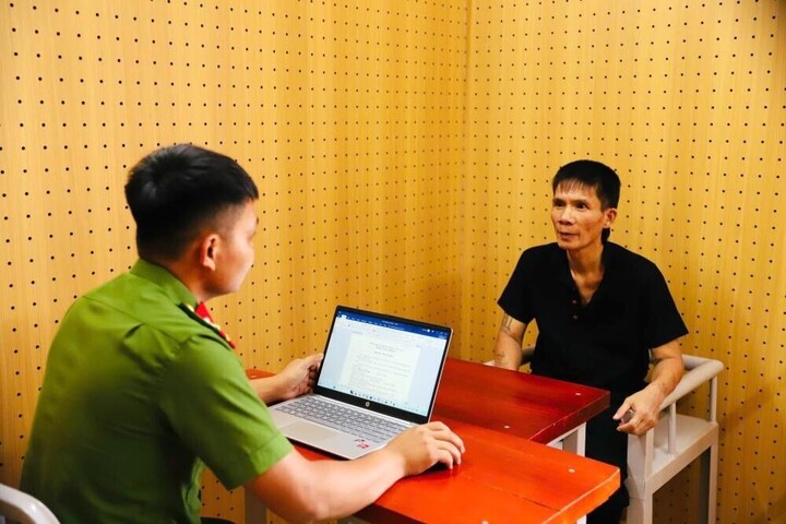 Cơ quan điều tra làm việc với Nguyễn Văn Dũng. (Ảnh: Công an Hà Tĩnh) Cơ quan điều tra làm việc với Nguyễn Văn Dũng. (Ảnh: Công an Hà Tĩnh)