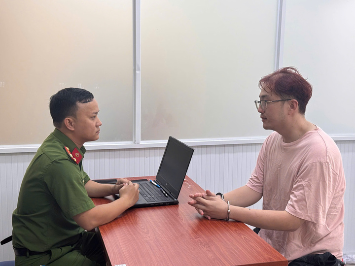 Bị can Hoo Jia How (quốc tịch Malaysia) liên quan đường dây bơm chiết pod chứa ma túy Etomidate. (Ảnh: Công an TP.HCM)