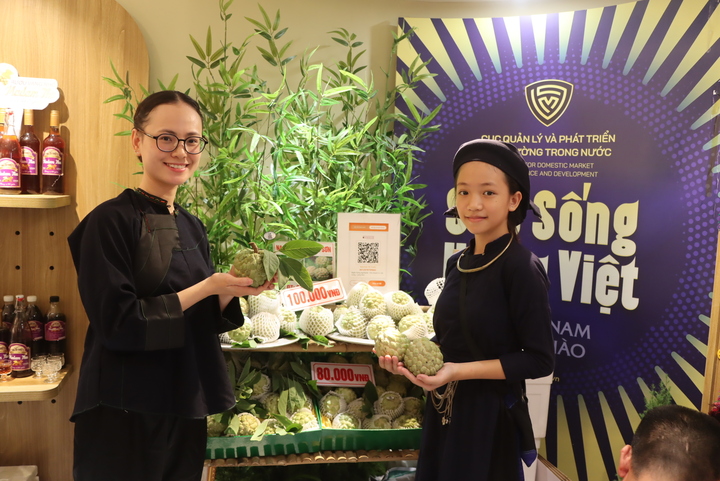 Nhiều đặc sản của Lạng Sơn được giới thiệu đến người tiêu dùng.