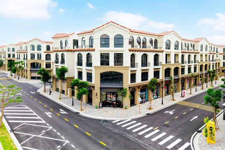 Royal Boulevard là trái tim giao thương, kết nối trực tiếp với các trục đường chính tại Vinhomes Royal Island.