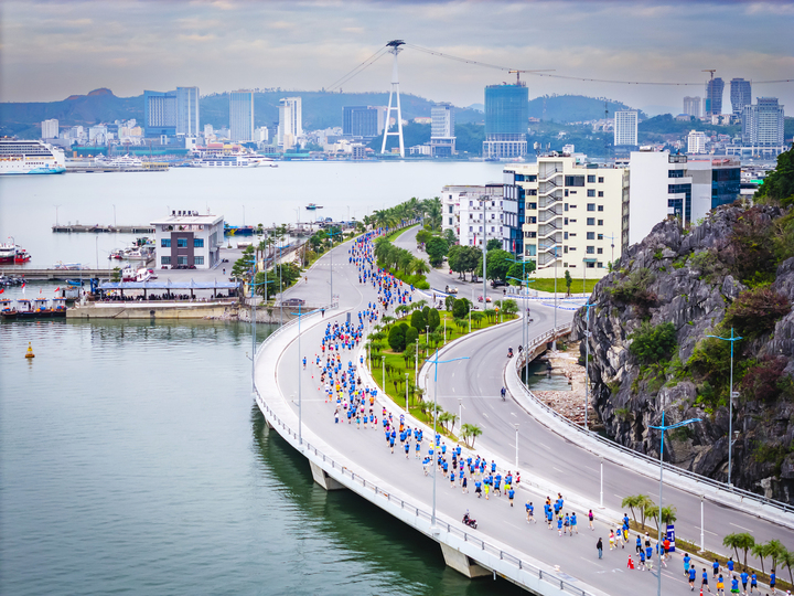 Giải Marathon Quốc tế Di sản Hạ Long 2026 dự kiến thu hút khoảng 18.000 vận động viên trong nước và quốc tế.