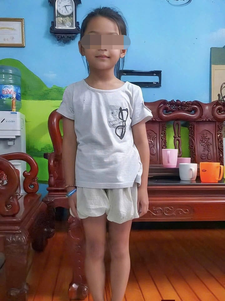 Bé gái 6 tuổi bị bỏ trước cổng Mái ấm Từ Tâm ở phường Đồng Nguyên, tỉnh Bắc Ninh.