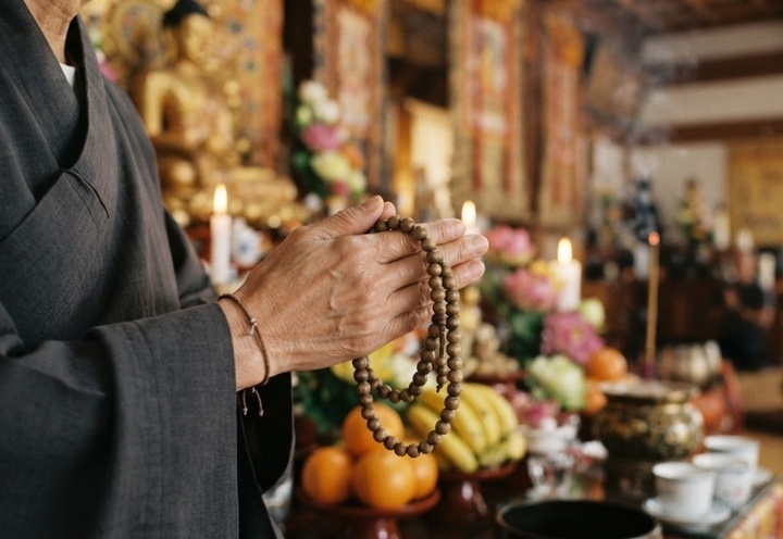 Ngày trai (hay ngày trai giới) là những ngày âm lịch mà người Phật tử tại gia ăn chay, giữ giới, thanh lọc thân tâm và làm việc thiện. (Ảnh: IG)