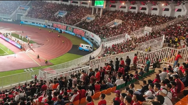 Báo Indonesia: CĐV chán nản, bỏ về sớm sau khi Xuân Son ghi bàn 6a70b10f51708 suporter tinggalka 00310751 - Báo Indonesia: CĐV chán nản, bỏ về sớm sau khi Xuân Son ghi bàn