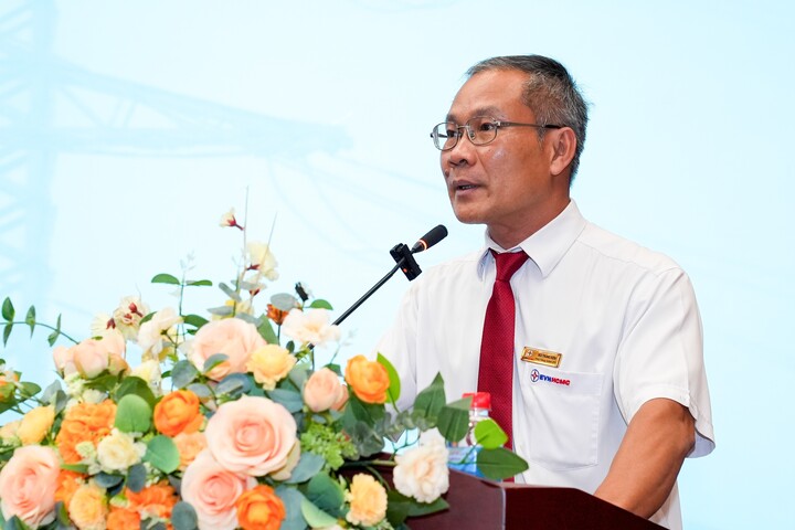 Ông Bùi Trung Kiên, Phó Tổng Giám đốc EVNHCMC, phát biểu tại lễ trao giải.