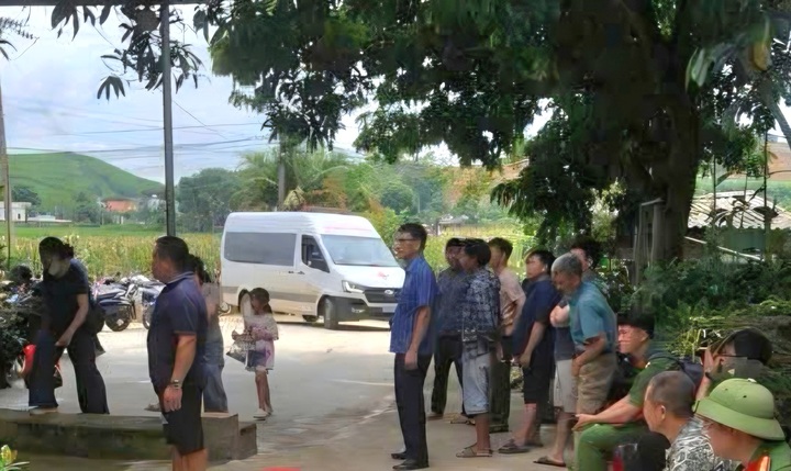 Hai vợ chồng bị điện giật tử vong khi lau bể cá cảnh img 20260804 201641 20282016 - Hai vợ chồng bị điện giật tử vong khi lau bể cá cảnh