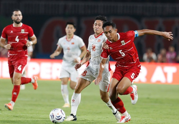 indonesia vs viet nam 07225654 - Chuy&ecirc;n gia: 3 sao nhập tịch kh&oacute; đ&aacute; c&ugrave;ng nhau, HLV Kim Sang-sik d&ugrave;ng người th&uacute; vị