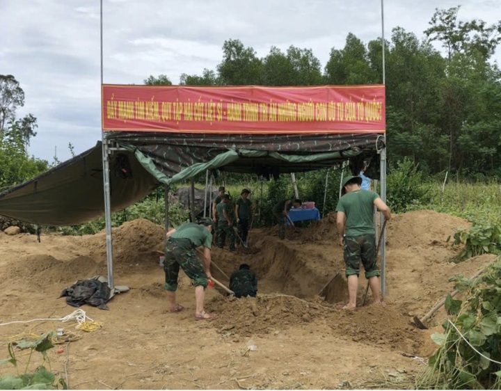 Khu vực khai quật và cất bốc 3 hài cốt liệt sĩ. (Ảnh:.Q.C)