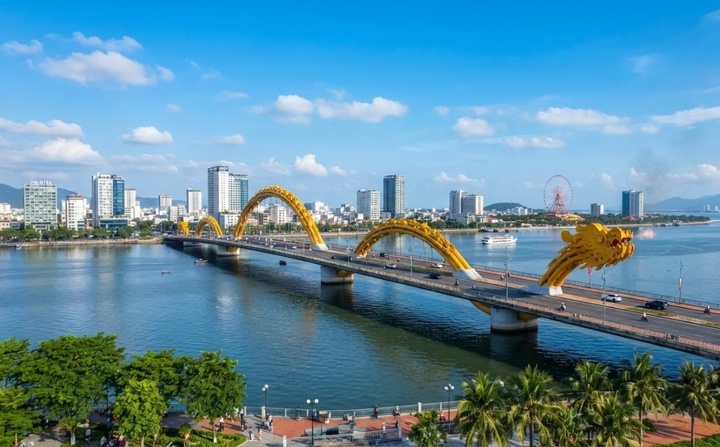 Cầu Rồng Đà Nẵng thực sự là một trong những biểu tượng kiến trúc và kỹ thuật tiêu biểu của Việt Nam, liên tục gặt hái được nhiều giải thưởng quốc tế danh giá. (Ảnh: IG)