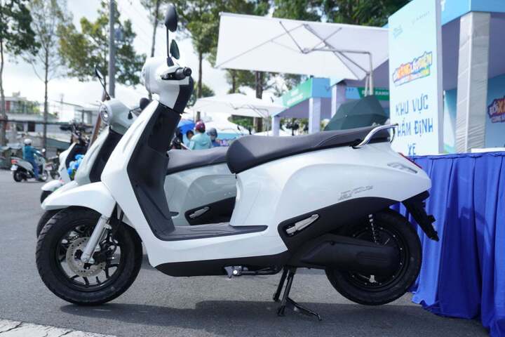 VinFast Evo Lite thành xe du lịch 'hot', du khách nhìn là thích - 1