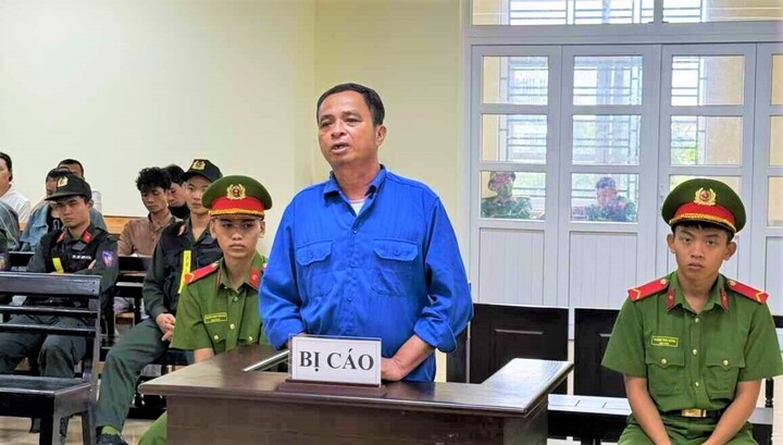 Bị cáo Y Nuen Ayun tại phiên xét xử sơ thẩm. (Ảnh: Sỹ Đức)