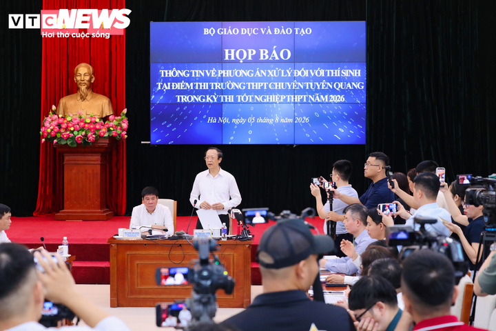 Thứ trưởng Bộ GD&ĐT: Thi lại ở chuyên Tuyên Quang là giải pháp hợp tình, hợp lý nhất hop bao 10 13020042 - Thứ trưởng Bộ GD&ĐT: Thi lại ở chuyên Tuyên Quang là giải pháp hợp tình, hợp lý nhất