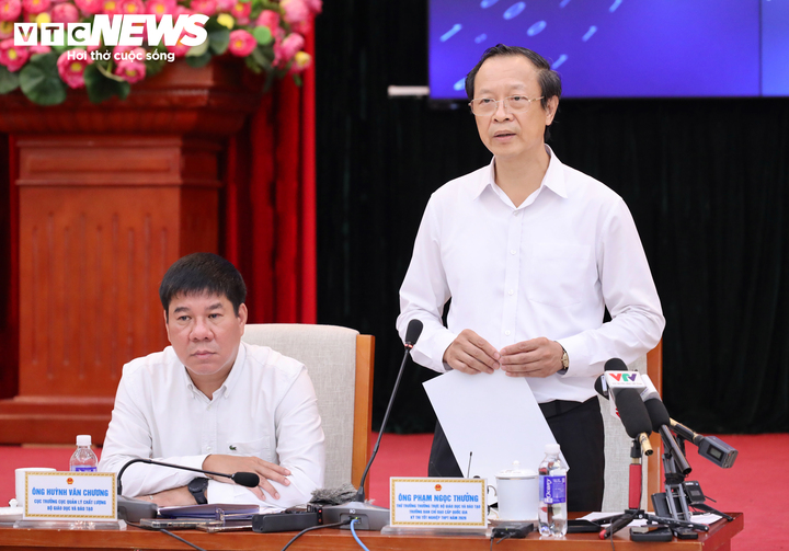 Thứ trưởng Bộ GD&ĐT: Thi lại ở chuyên Tuyên Quang là giải pháp hợp tình, hợp lý nhất hop bao 8 13021506 - Thứ trưởng Bộ GD&ĐT: Thi lại ở chuyên Tuyên Quang là giải pháp hợp tình, hợp lý nhất