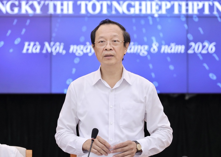 Ông Phạm Ngọc Thưởng - Thứ trưởng Thường trực Bộ GD&ĐT, Trưởng Ban chỉ đạo cấp Quốc gia kỳ thi tốt nghiệp THPT năm 2026 chủ trì họp báo.