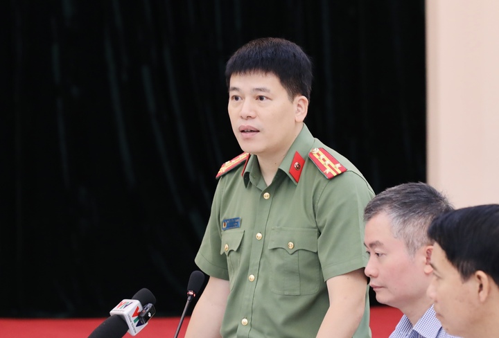 Đại t&aacute; Trần Hồng Quang th&ocirc;ng tin tại họp b&aacute;o.