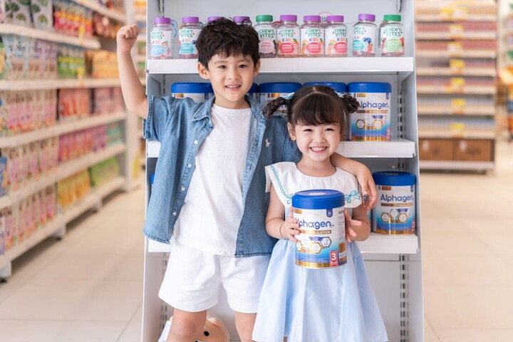 Alphagen Stage 3 cung cấp các thông số minh bạch về lợi khuẩn, DHA và các vi chất thiết yếu cho trẻ trên 2 tuổi.