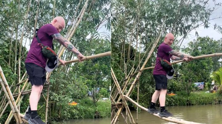 Dân mạng lo lắng không biết chiếc cầu khỉ có chịu được trọng lượng của vị khách. (Ảnh chụp màn hình)