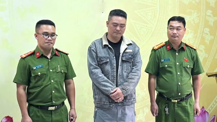 Nguyễn Đình Phùng tại cơ quan công an. (Ảnh: Công an Quảng Trị)