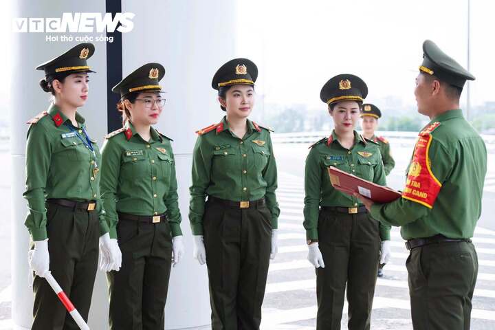 Do đó, ông cho rằng phương án phân làn mới là cần thiết để lập lại trật tự giao thông, bảo đảm an toàn và từng bước đưa hoạt động đón, trả khách tại sân bay vận hành theo chuẩn quốc tế. “Chúng tôi xây dựng phương án với mục tiêu cao nhất là bảo đảm trật tự, an toàn giao thông và tạo điều kiện thuận lợi cho tất cả hành khách, kể cả người đi xe cá nhân đến đón người thân. Các sân bay quốc tế trên thế giới đều tổ chức phân luồng tương tự, vì vậy Nội Bài cũng phải từng bước vận hành theo chuẩn này”, Đại tá Nguyễn Hữu Khánh nhấn mạnh.