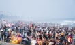 Vạn người đổ về bãi biển Sầm Sơn trong ngày nắng nóng đỉnh điểm