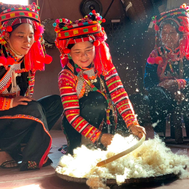 Sắc màu các dân tộc Việt Nam