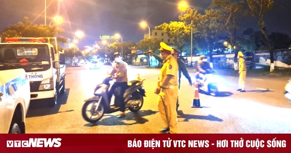 Lập nhóm ‘báo chốt’ CSGT bị phạt thế nào?