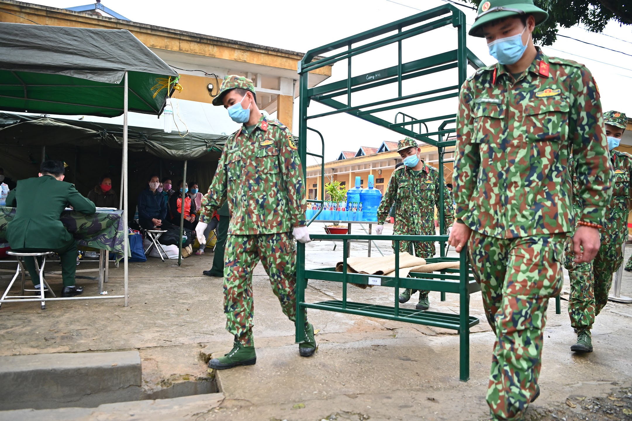 Thượng tướng Nguyễn Chí Vịnh kể chuyện quân đội chống ‘giặc’ COVID-19 - 7