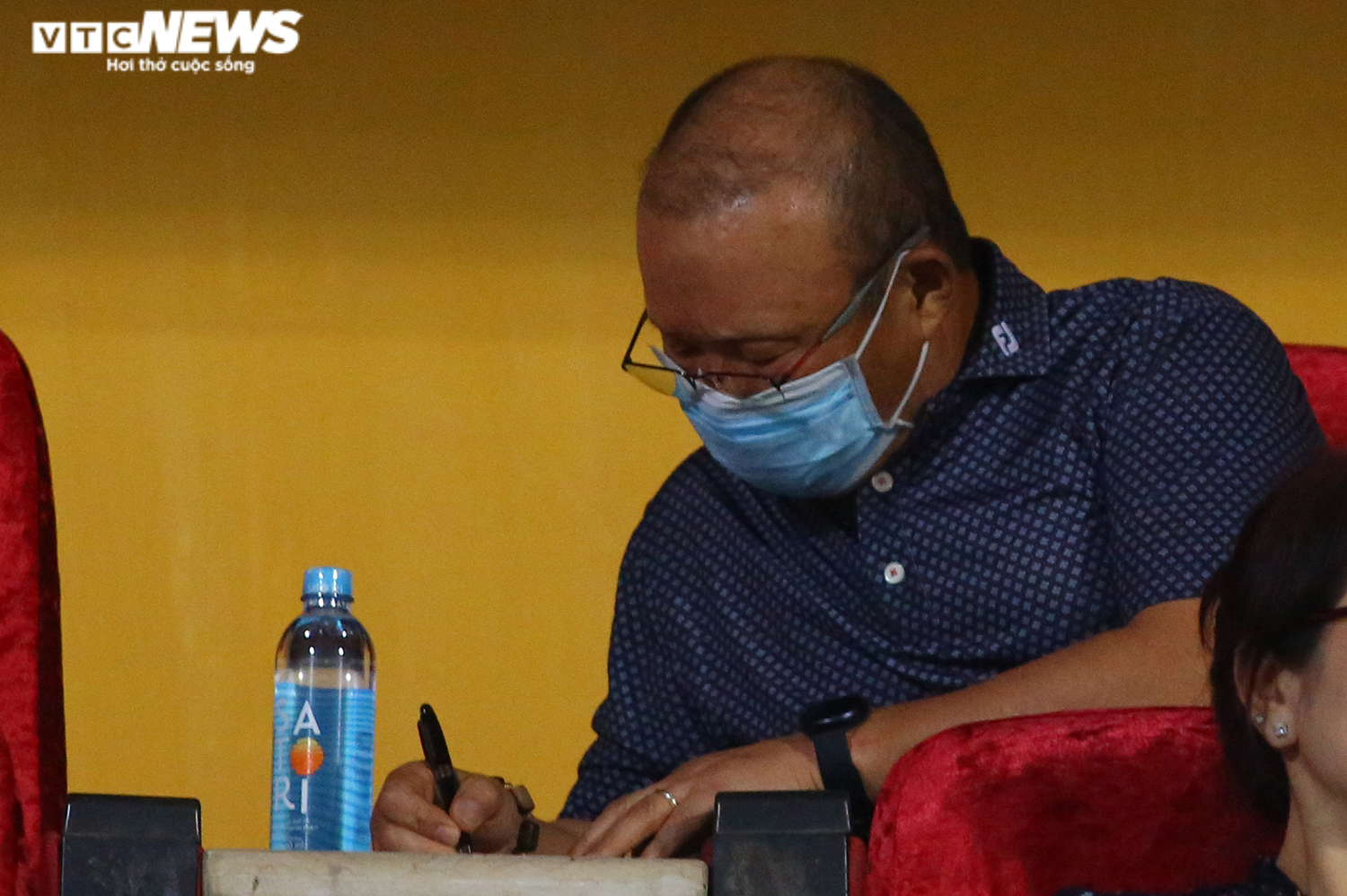 2 Ủy viên Bộ Chính trị dự khán trận Hà Nội FC - HAGL - 3