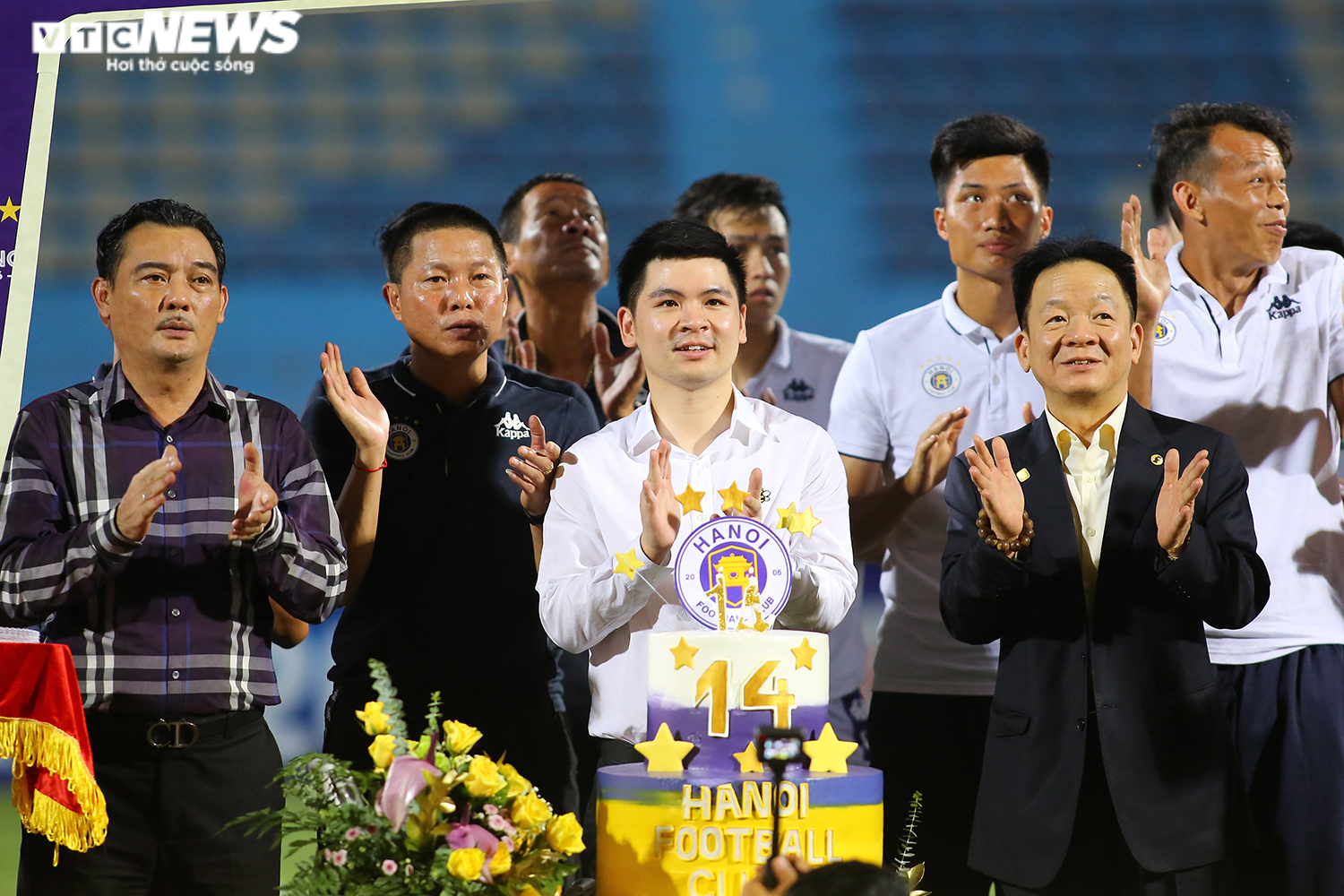 Sinh nhật buồn tẻ của Hà Nội FC: Bầu Hiển kém vui, khán giả lục tục bỏ về - 6