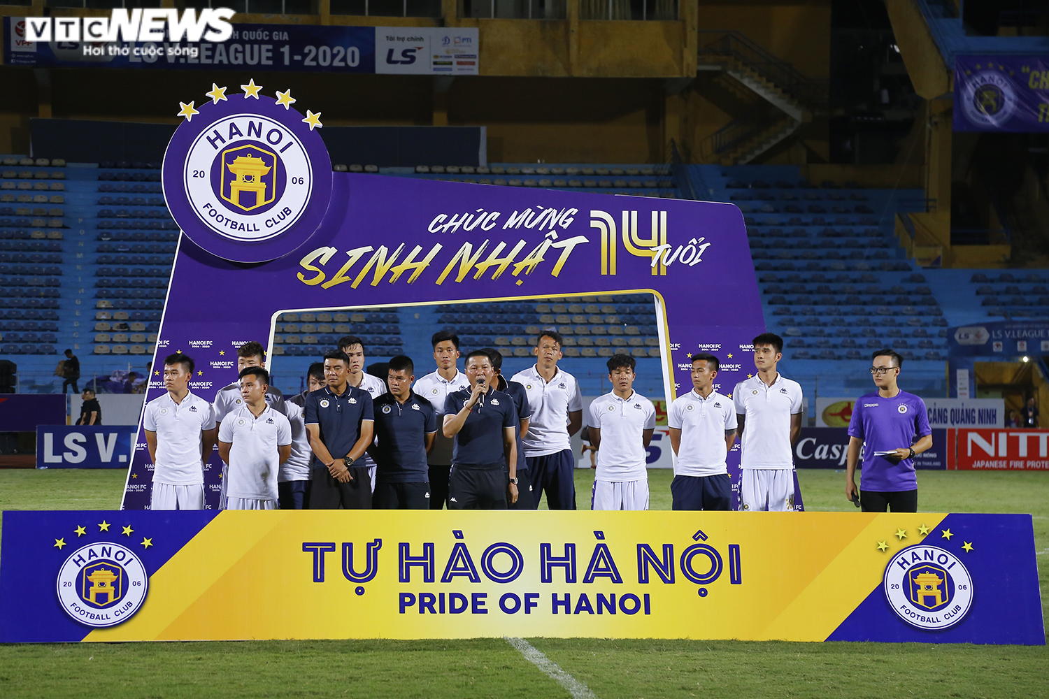 Sinh nhật buồn tẻ của Hà Nội FC: Bầu Hiển kém vui, khán giả lục tục bỏ về - 3