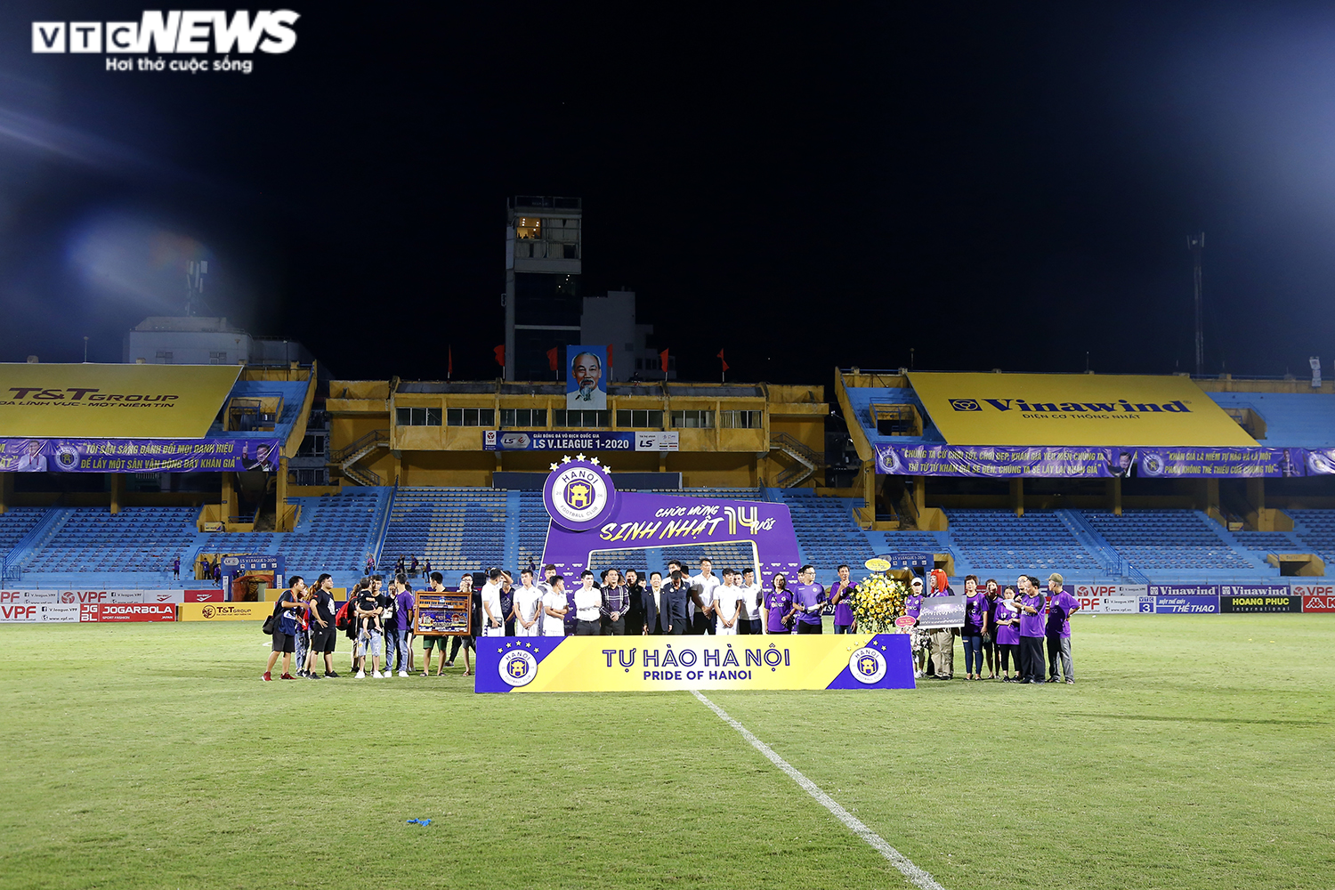 Sinh nhật buồn tẻ của Hà Nội FC: Bầu Hiển kém vui, khán giả lục tục bỏ về - 4