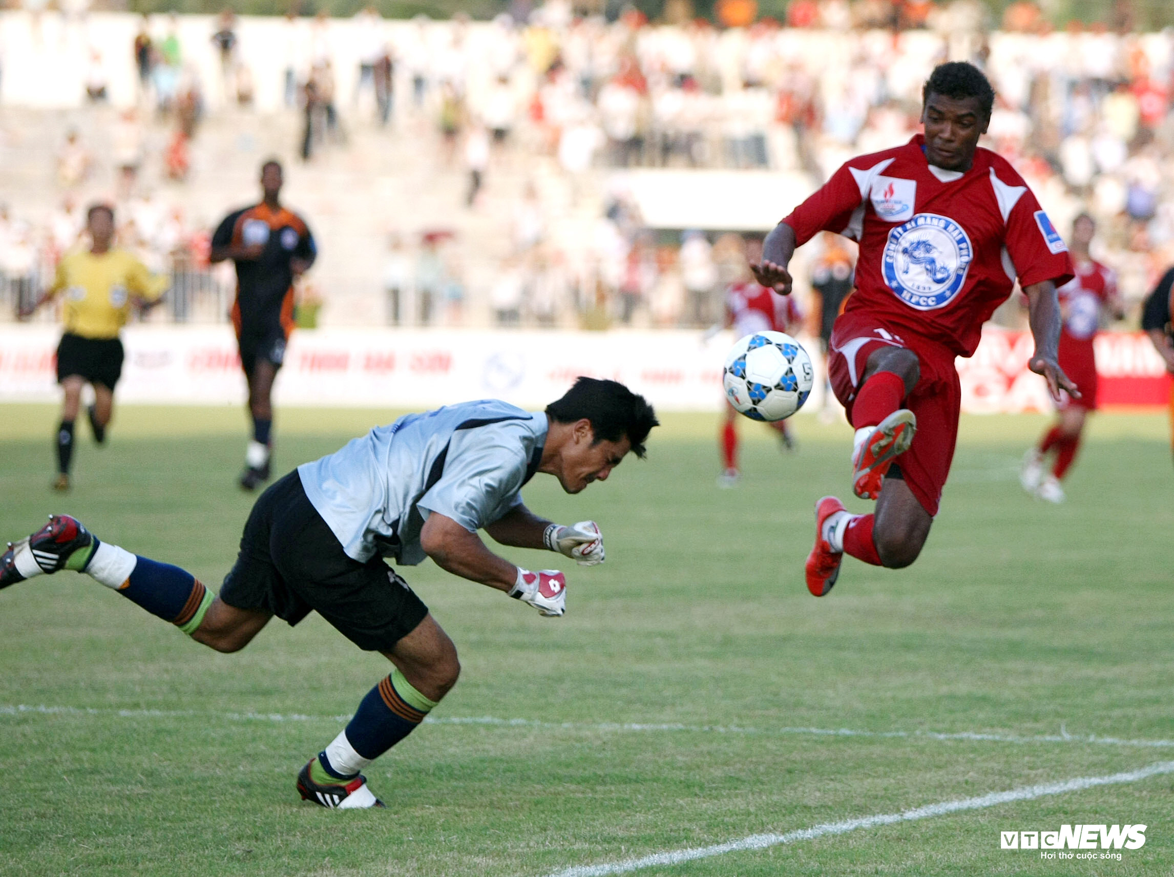 Người đất cảng bí ẩn đứng sau những vụ 'lật kèo' nổi tiếng V-League - 5