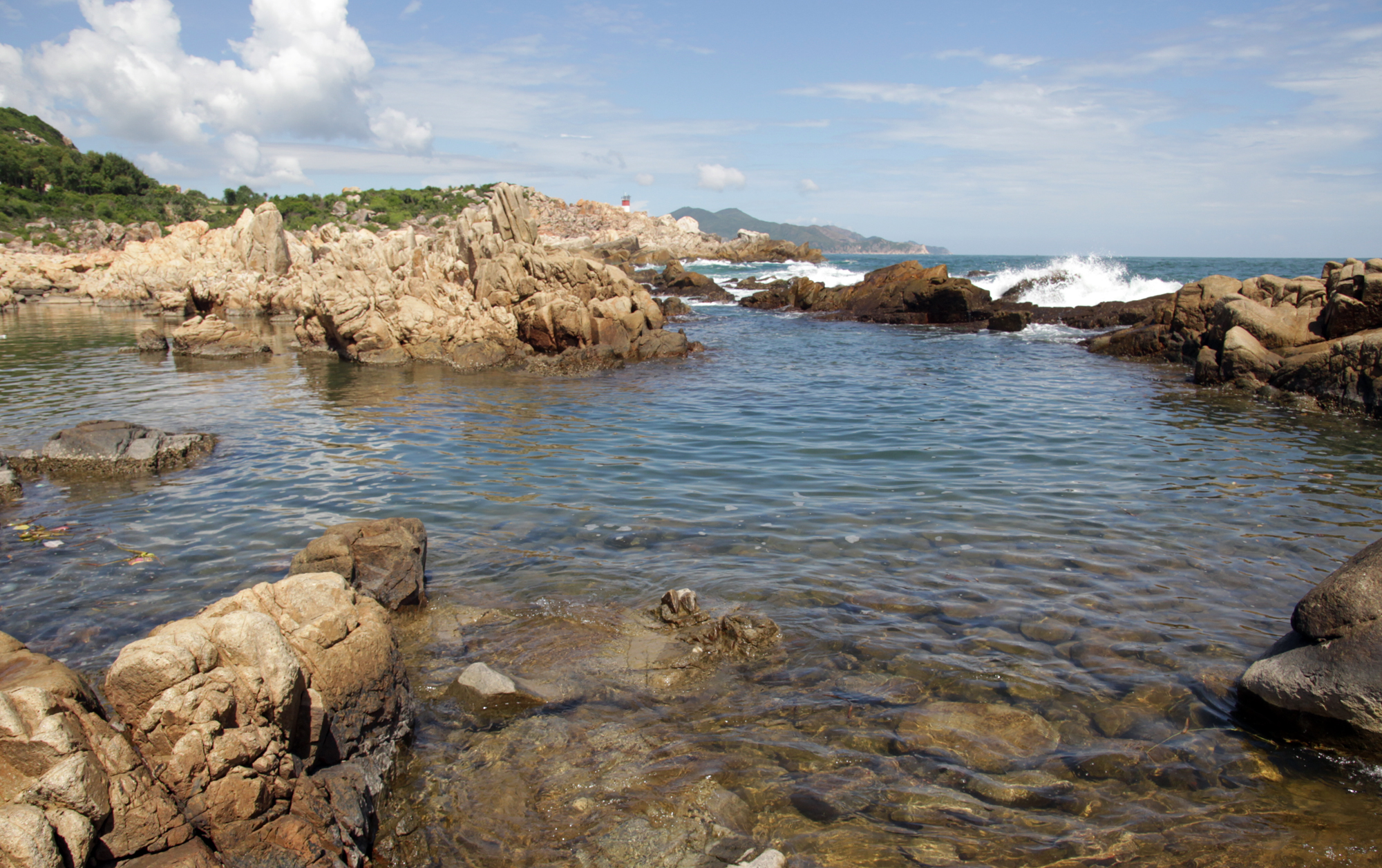 Bức tranh hoang sơ tuyệt đẹp của Gành Đèn, Phú Yên - 2