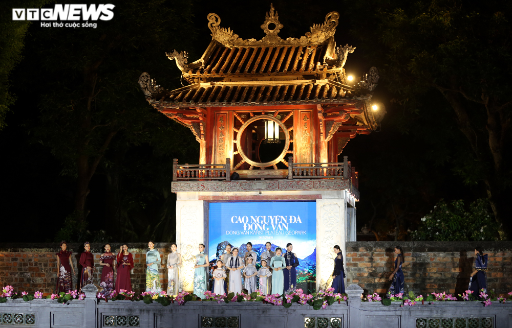 Nhà thiết kế Hoài Nguyễn mang cao nguyên đá Đồng Văn xuống Văn Miếu - 8