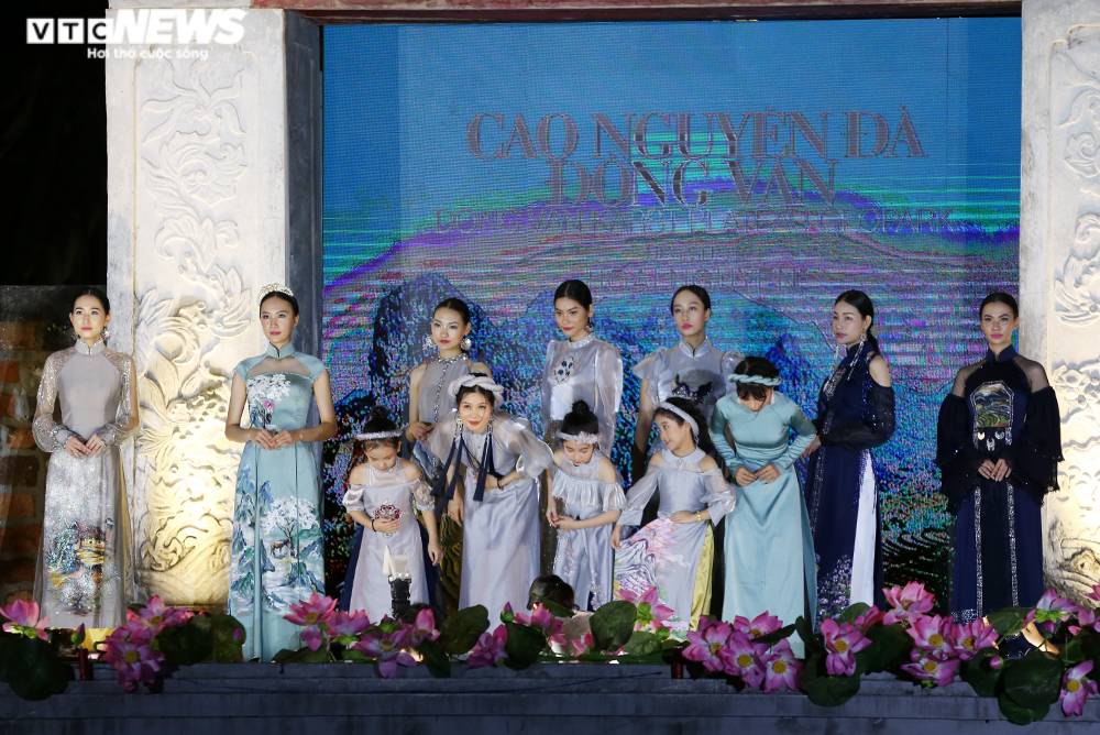 Nhà thiết kế Hoài Nguyễn mang cao nguyên đá Đồng Văn xuống Văn Miếu - 7