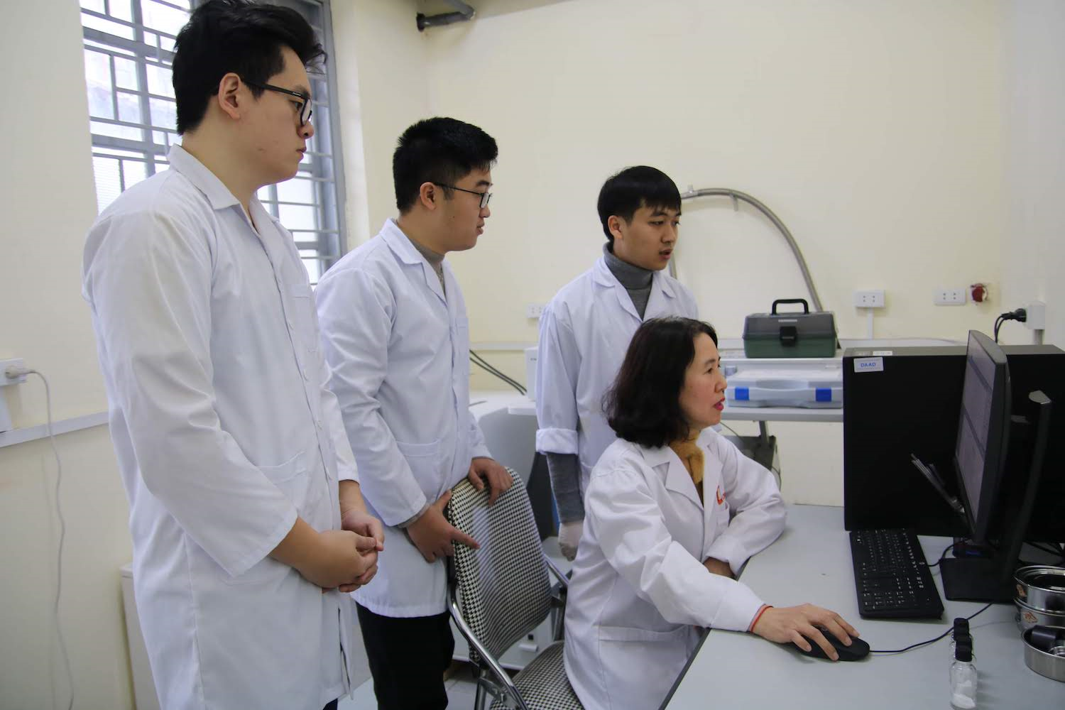 'Bông hồng thép' Đại học Bách khoa Hà Nội và 20 năm say mê nghiên cứu hóa dầu - 4