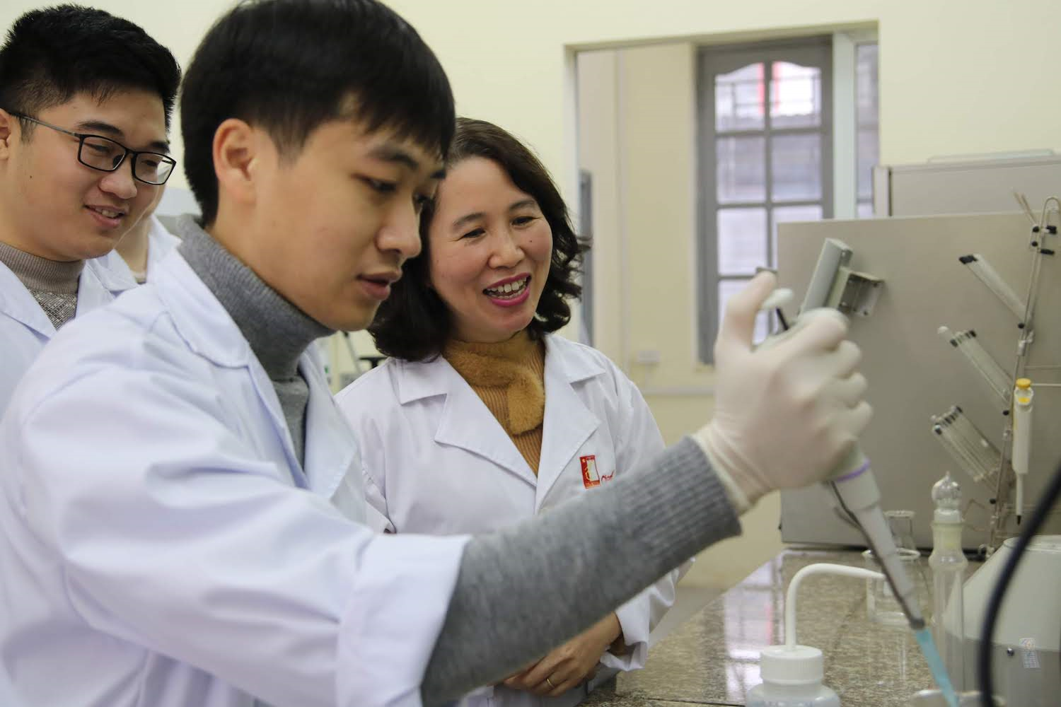 'Bông hồng thép' Đại học Bách khoa Hà Nội và 20 năm say mê nghiên cứu hóa dầu - 2