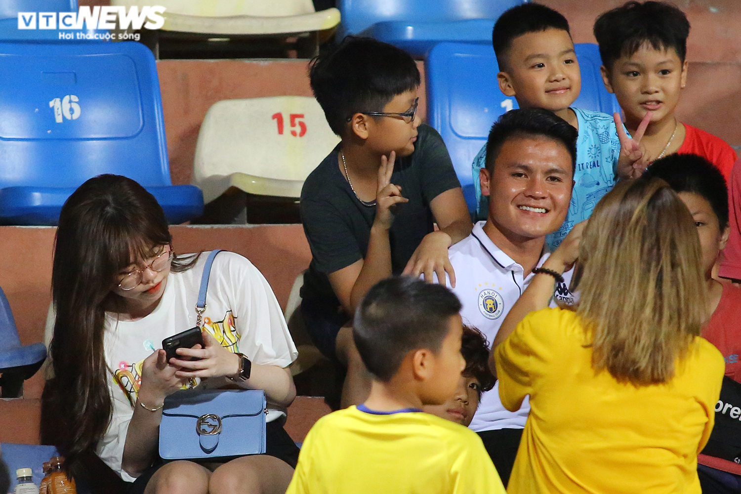Ngồi bên Huỳnh Anh, Quang Hải nghiến răng, sững sờ nhìn Hà Nội FC bại trận - 11