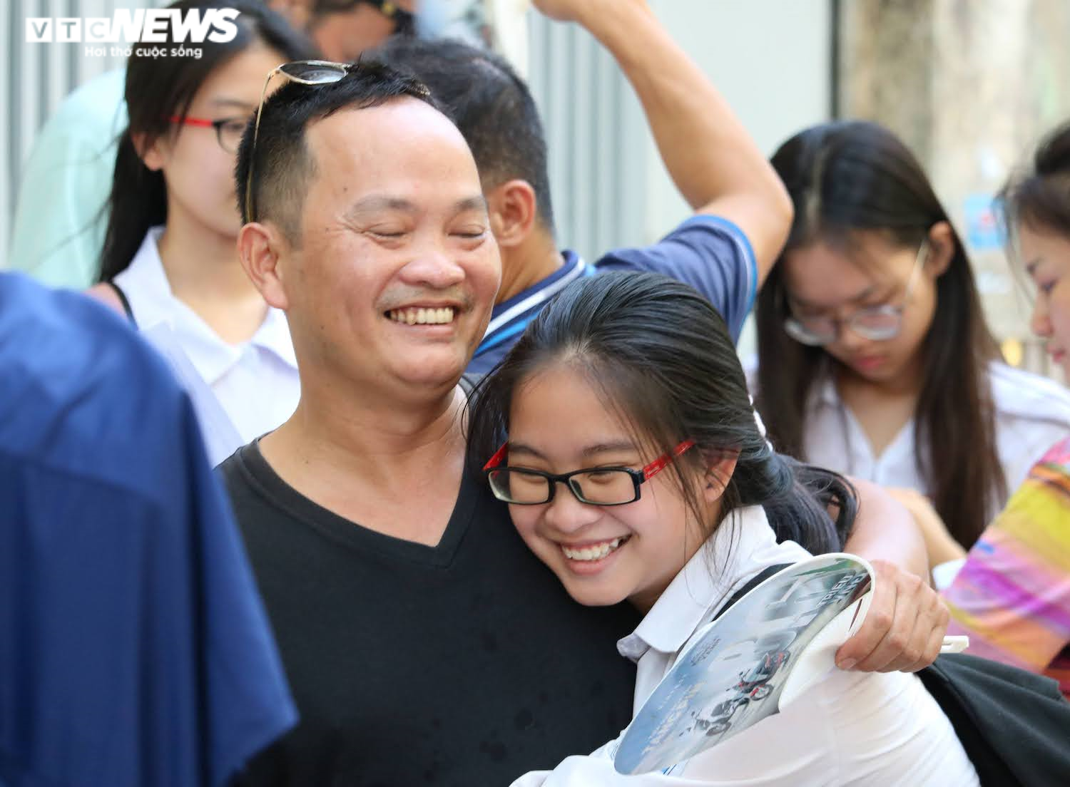 Đề Văn 'dễ thở', thí sinh Hà Nội rạng rỡ kết thúc môn thi đầu tiên - 3